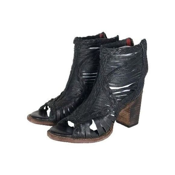 FREEBIRD BY STEVEN Women's Bela US 7M Black Leather Distressed Caged Booties